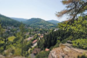 Blick auf den Ort Bad Herrenalb und das Hotel Schwarzwald Panorama