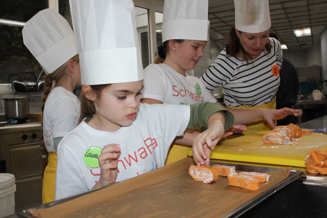 Initiativprojekt "SchwaPa Biokids" - Grundschüler erhalten Einblicke in die Küche und Lebensmittelverarbeitung